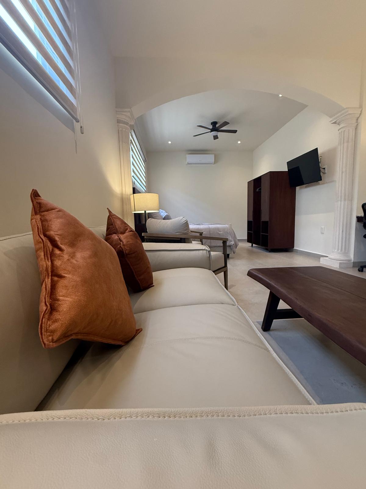 Capri Suite — interior and grounds photo 19
