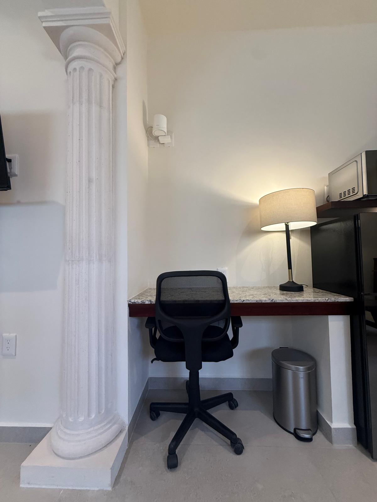 Capri Suite — interior and grounds photo 16
