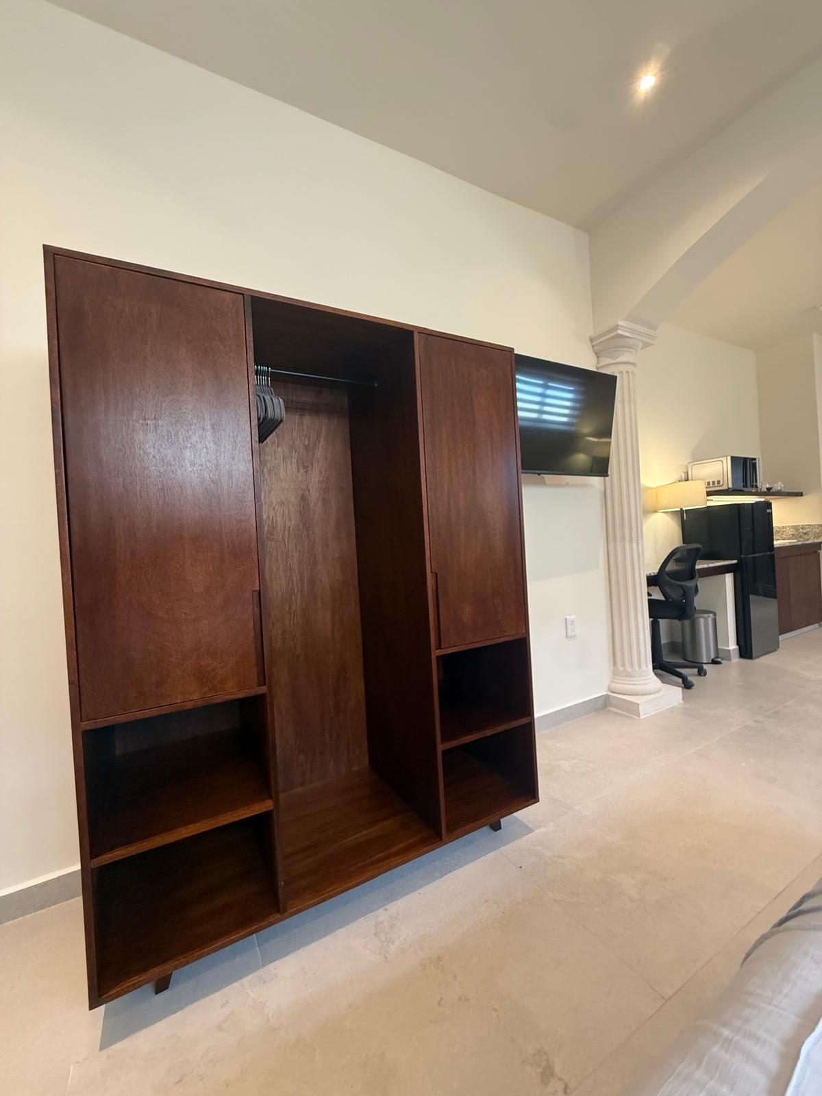Capri Suite — interior and grounds photo 15