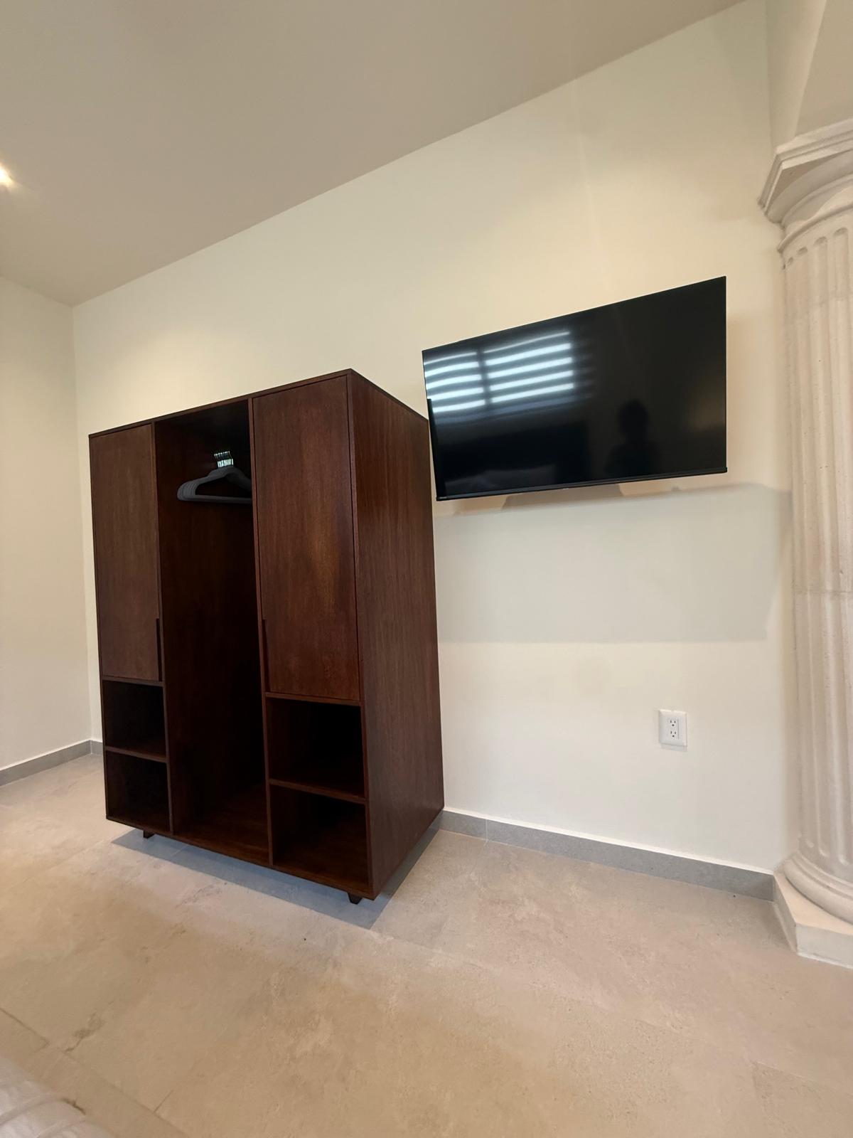 Capri Suite — interior and grounds photo 12