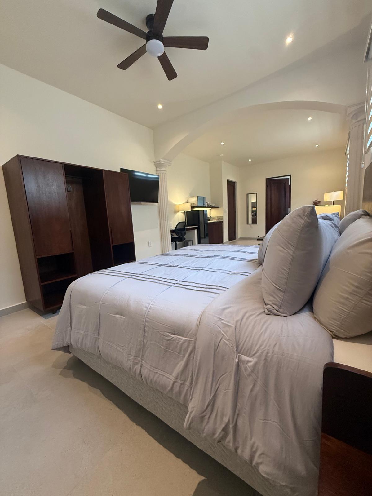 Capri Suite — interior and grounds photo 13