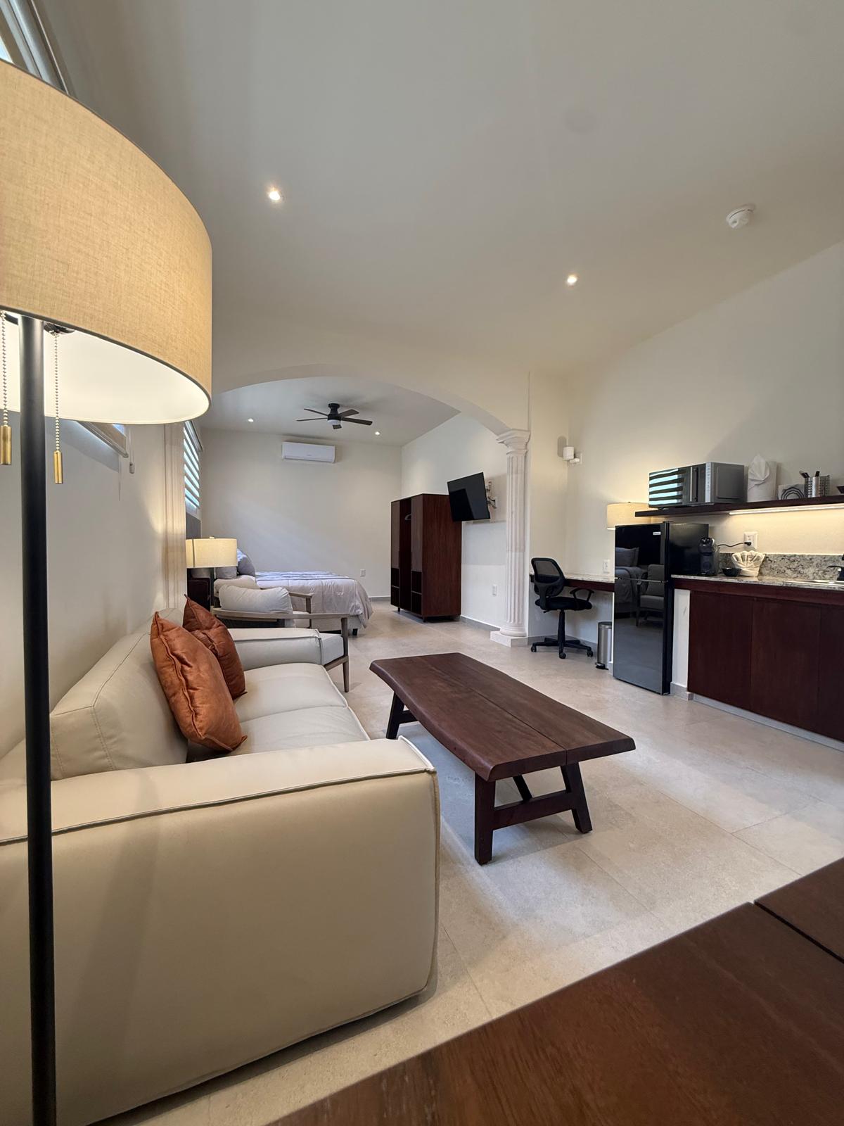 Capri Suite — interior and grounds photo 14