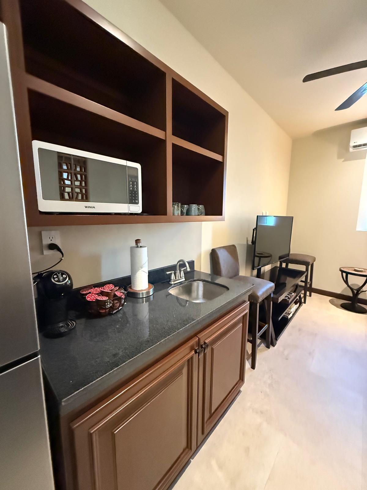 Casa Pasqualina Grande Suite — interior and grounds photo 6
